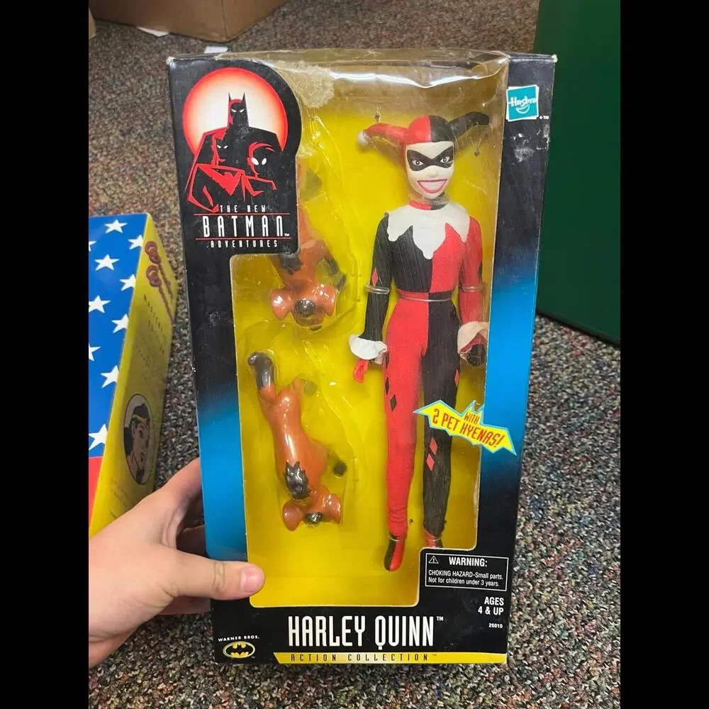 The New Batman Adventures Harley Quinn Action Figure Doll with 2 Pet‎ Hyenas NIB